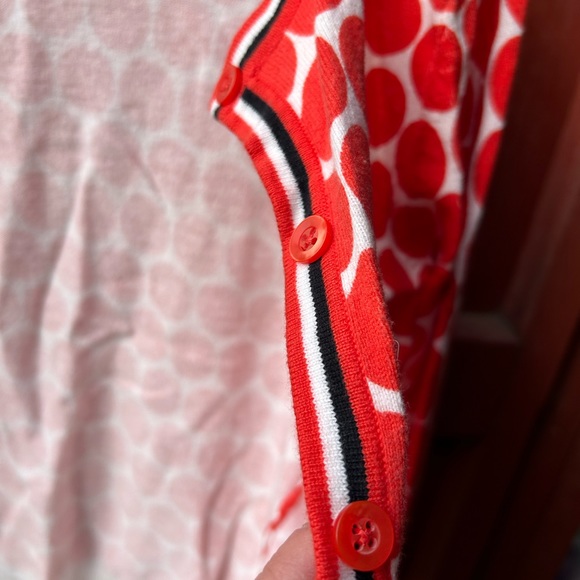 White with red polkadots throw sweater - Picture 3 of 4